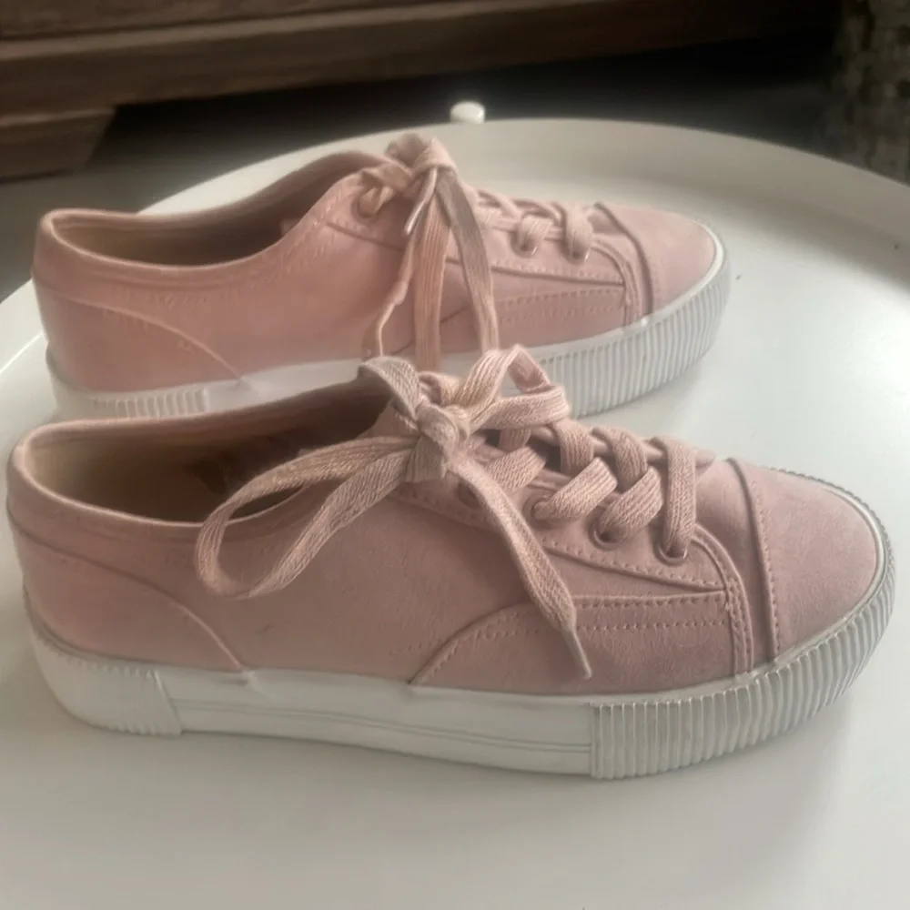 H &M by Divided NWOT Platform Sneakers - Picture 8 of 17